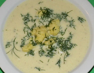 Blumenkohlsuppe mit Dill
