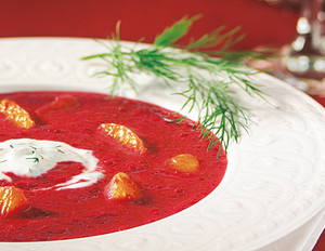 Rote-Bete-Suppe mit Clementinenfilets